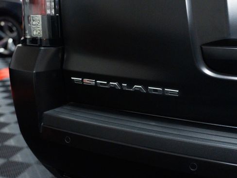 Used 2016 Cadillac Escalade ESV Platinum AWD/4WD image 9