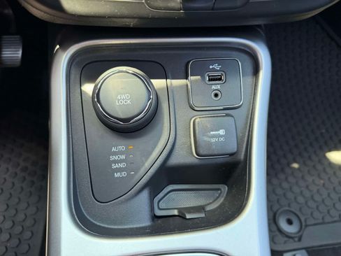 Used 2018 Jeep Compass Latitude w/ Popular Equipment Group AWD/4WD image 22