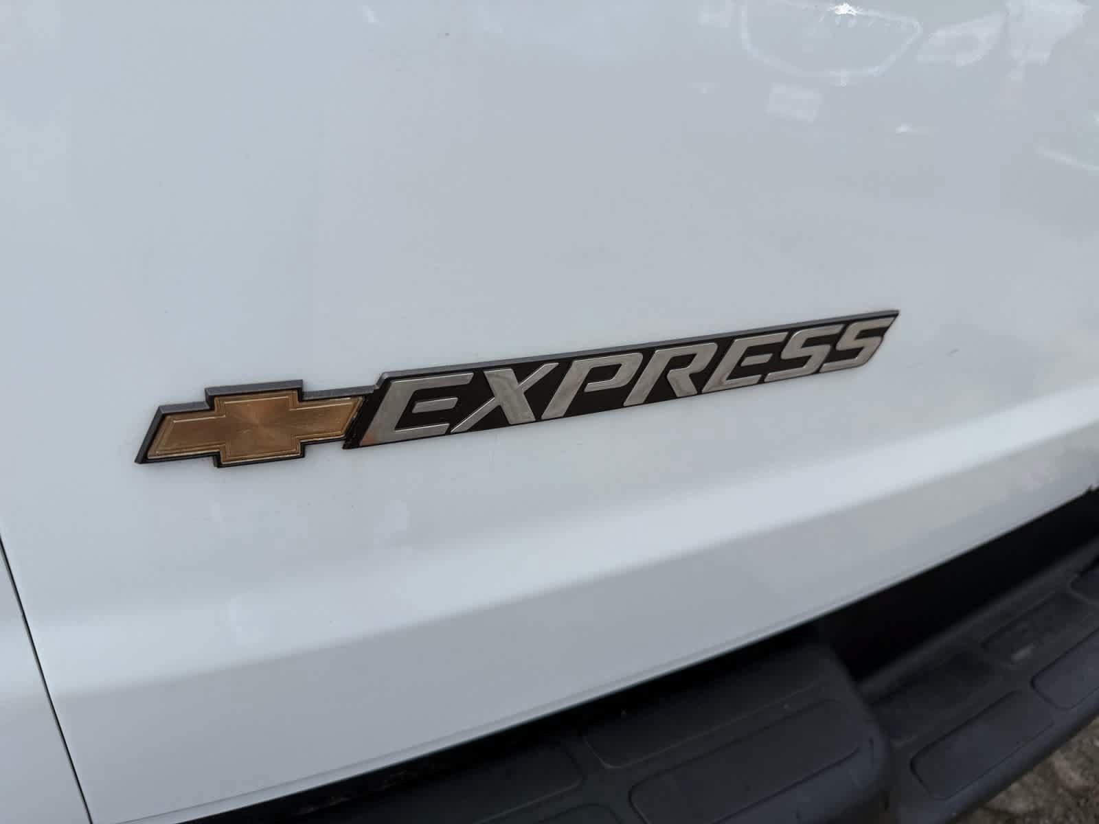 Used 2025 Chevrolet Express 2500 w/ Driver Convenience Package RWD image 23