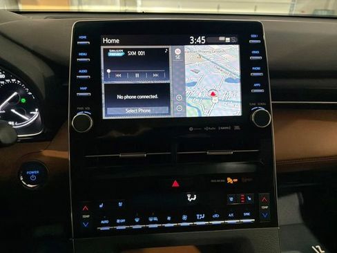 Used 2021 Toyota Avalon Limited image 19