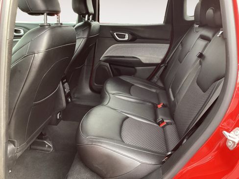 Used 2024 Jeep Compass Latitude image 25