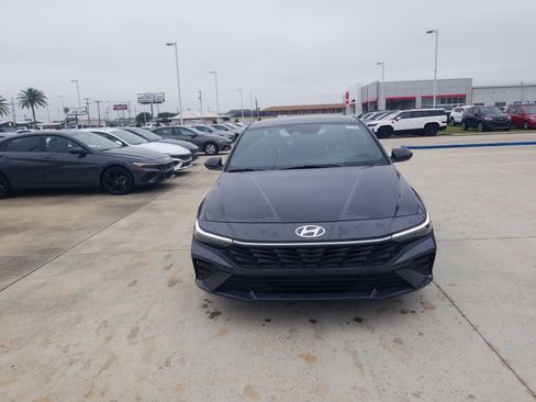 New 2026 Hyundai Elantra Sport FWD image 2