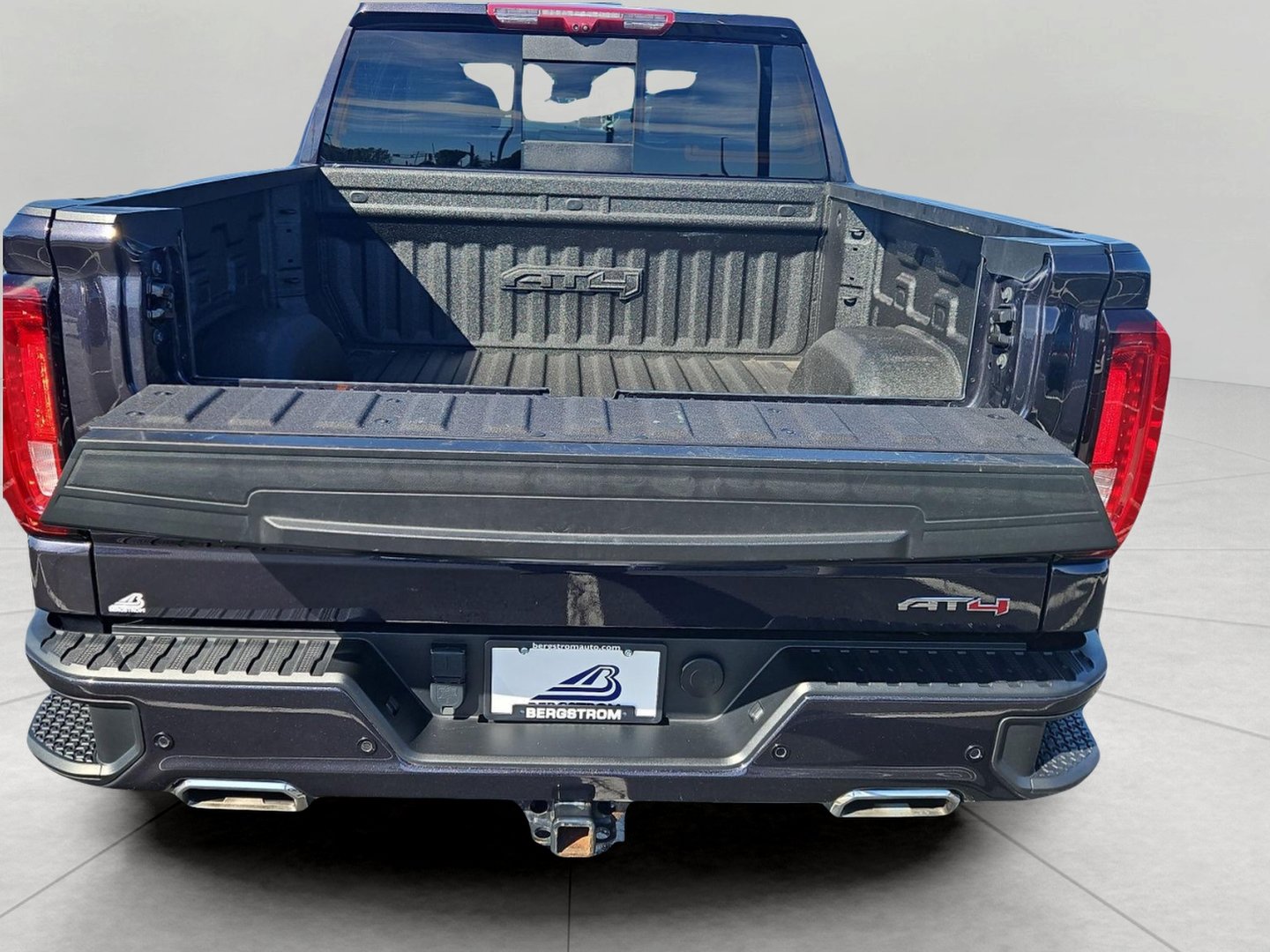 Used 2023 GMC Sierra 1500 AT4 w/ Technology Package AWD/4WD image 14