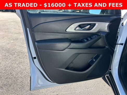 Used 2020 Chevrolet Traverse LT w/ Driver Confidence II Package image 12