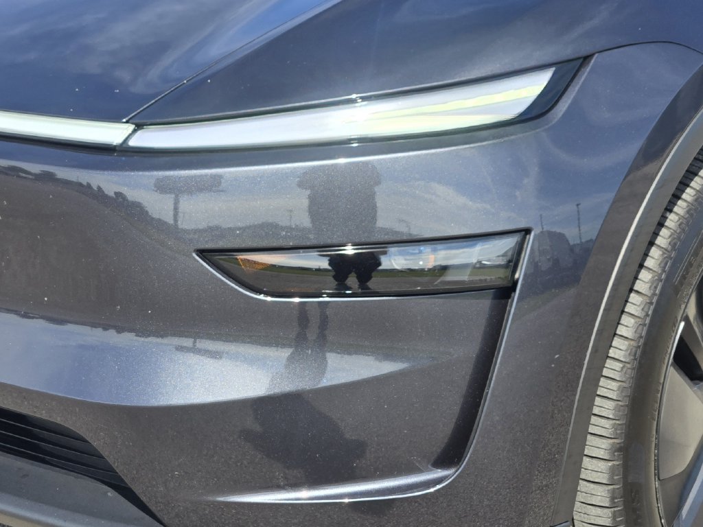 Used 2026 Tesla Model Y AWD image 9