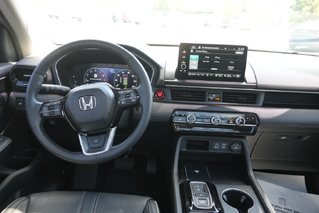Used 2025 Honda Pilot Elite image 22