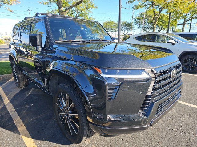 Used 2024 Lexus GX 550 w/ Accessory Package (2T) AWD/4WD image 2
