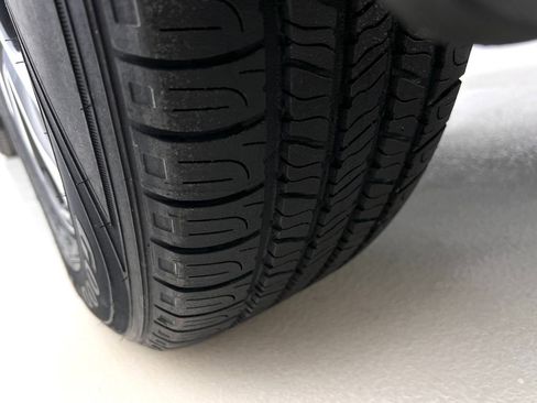 Used 2023 Toyota Highlander XLE image 30