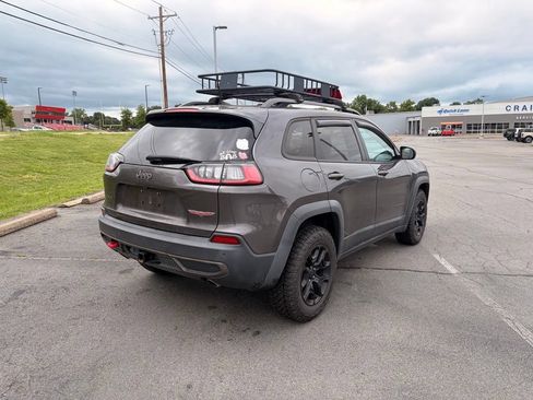 Used 2019 Jeep Cherokee Trailhawk w/ Comfort/Convenience Group AWD/4WD image 7