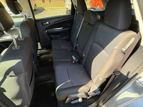 Used 2019 Dodge Journey SE FWD image 24