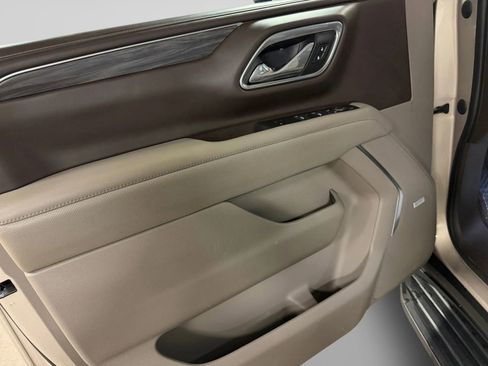 Used 2021 GMC Yukon XL SLT w/ SLT Luxury Plus Package image 16