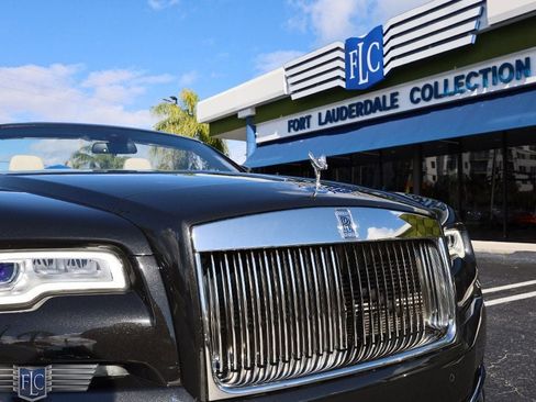 Used 2017 Rolls-Royce Dawn Convertible image 11