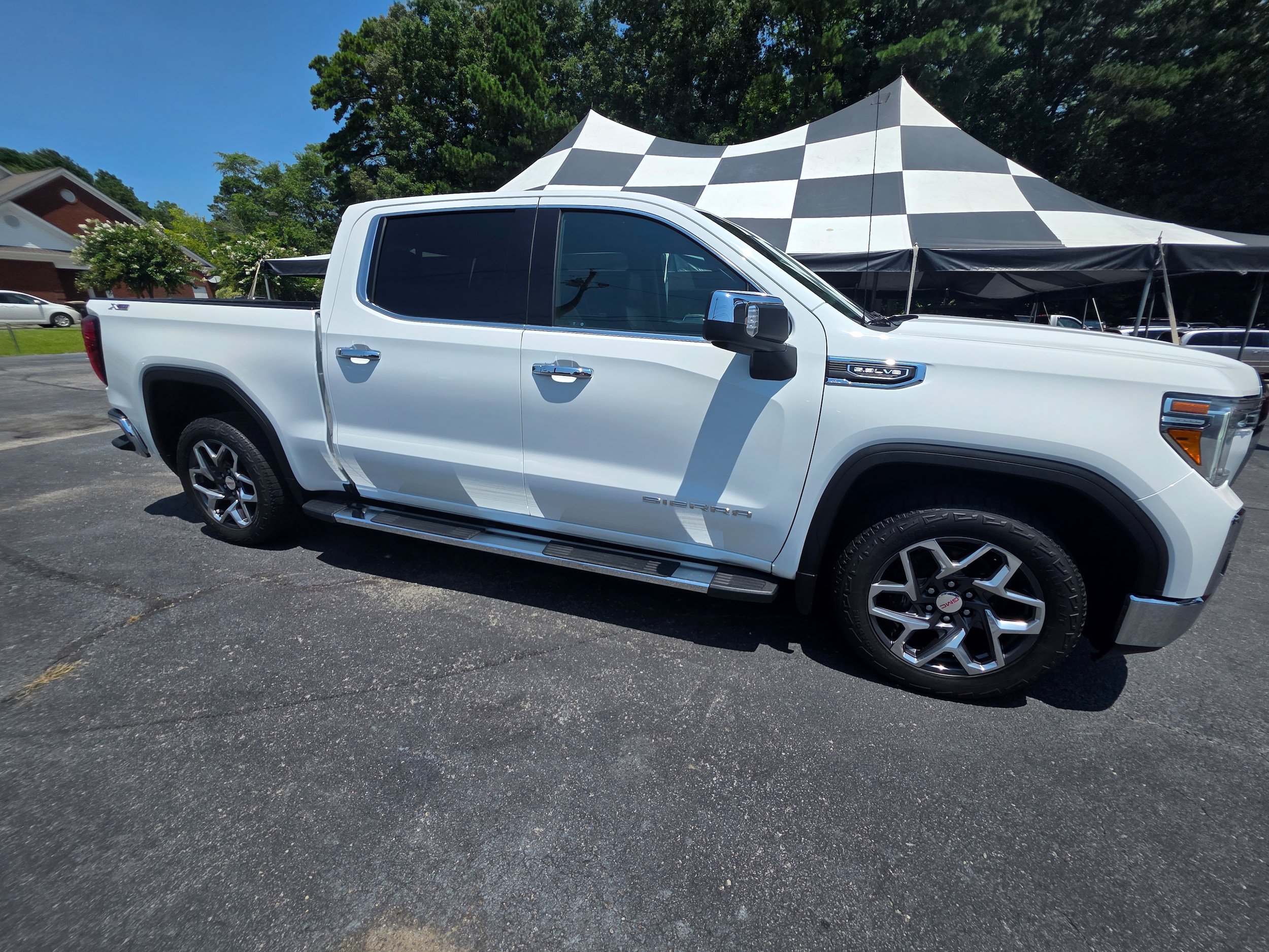 Used 2021 GMC Sierra 1500 SLT w/ SLT Premium Plus Package AWD/4WD image 4