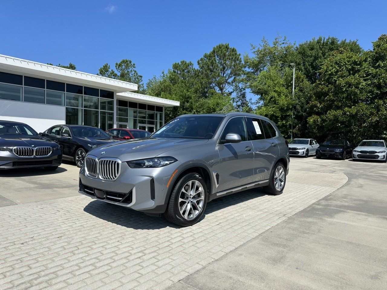 Used 2024 BMW X5 sDrive40i w/ Parking Assistance Package RWD image 4