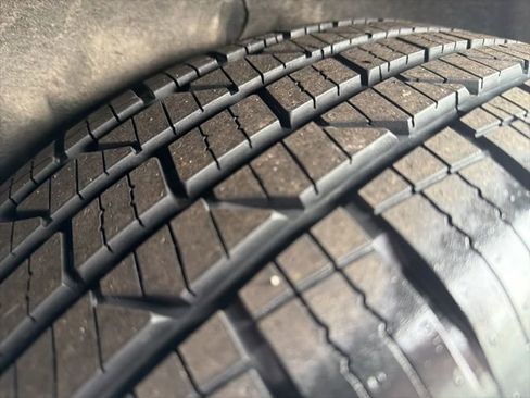 Used 2024 Chrysler Pacifica Touring-L image 33