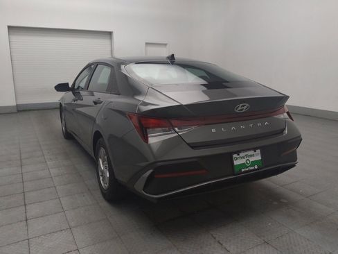 Used 2025 Hyundai Elantra SE FWD image 5