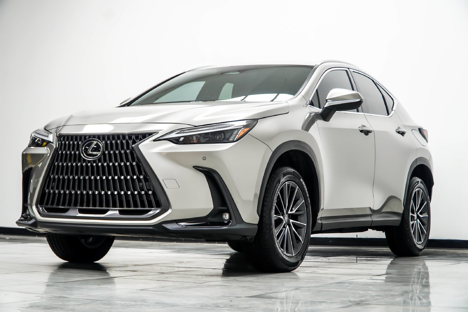 Used 2025 Lexus NX 250 FWD w/ Towing Package (2000 Lbs) image 10
