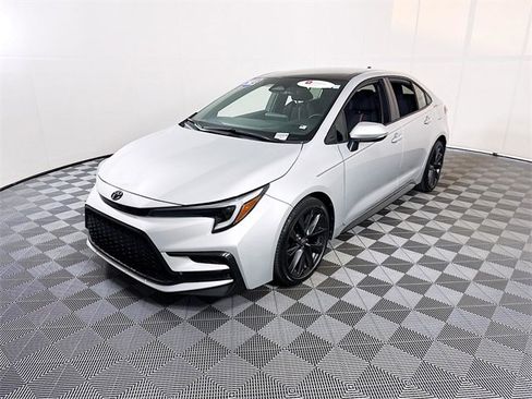 Certified 2023 Toyota Corolla SE image 3