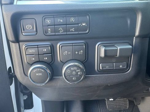 New 2026 Chevrolet Suburban LT w/ Comfort Package AWD/4WD image 16