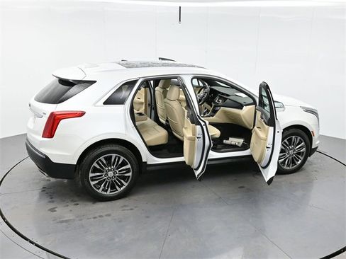 Used 2017 Cadillac XT5 Premium Luxury w/ LPO, Wheel Lock Package image 46