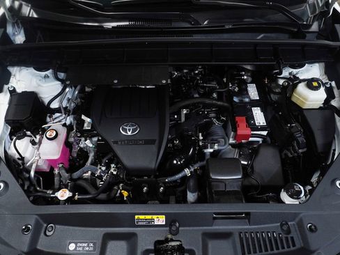 Used 2023 Toyota Highlander XLE image 10