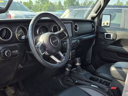 Used 2019 Jeep Wrangler Unlimited Sahara w/ Quick Order Package 24M Moab AWD/4WD image 8