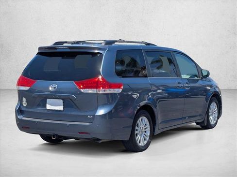 Used 2014 Toyota Sienna XLE FWD image 5
