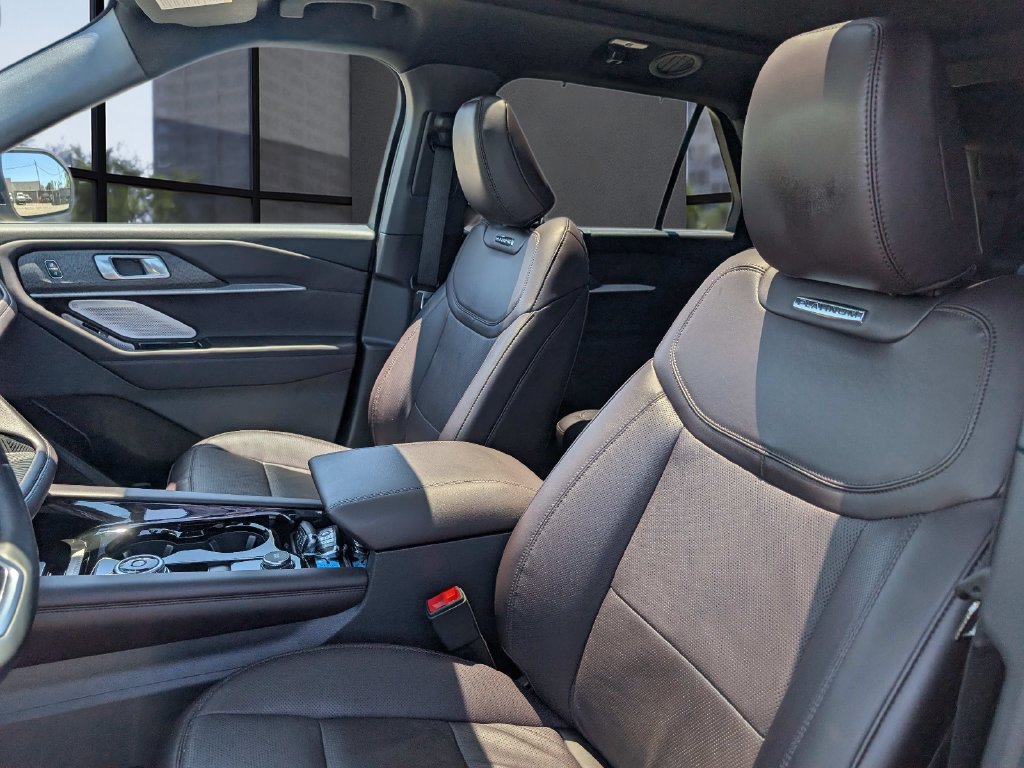 Certified 2025 Ford Explorer Platinum RWD image 28