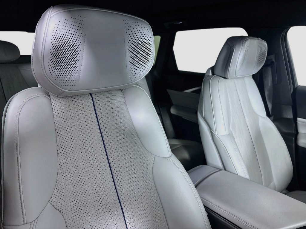 Certified 2024 Cadillac Lyriq Luxury AWD/4WD image 31