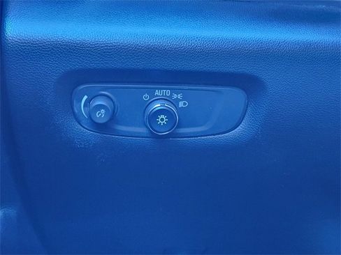 Used 2023 Chevrolet Traverse RS image 23