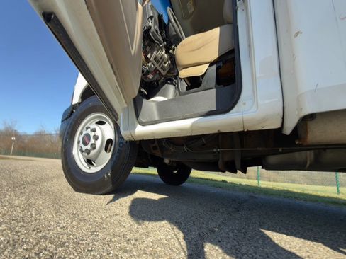 Used 2009 GMC Savana 3500 image 41