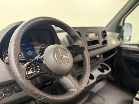 Used 2025 Mercedes-Benz Sprinter 2500 image 13