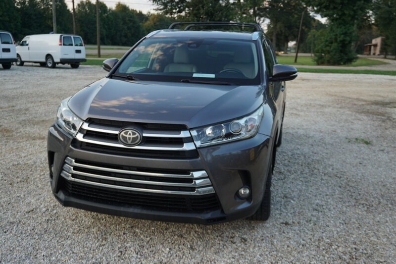 Used 2018 Toyota Highlander Limited FWD image 5