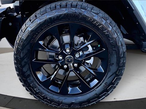 Certified 2025 Jeep Gladiator Nighthawk image 31