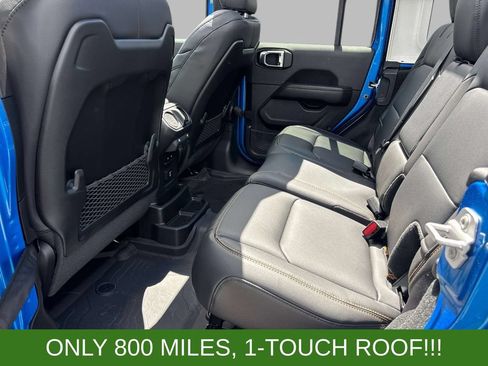 Used 2026 Jeep Wrangler Unlimited Sahara AWD/4WD image 9