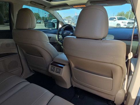 Used 2012 Toyota Venza Limited FWD image 16