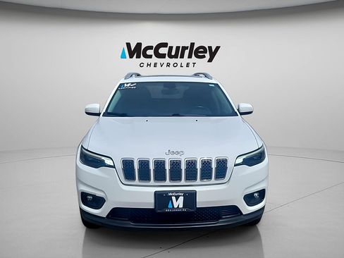 Used 2019 Jeep Cherokee Latitude Plus w/ Comfort/Convenience Group AWD/4WD image 2