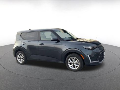 Used 2025 Kia Soul LX w/ LX Technology Package image 2