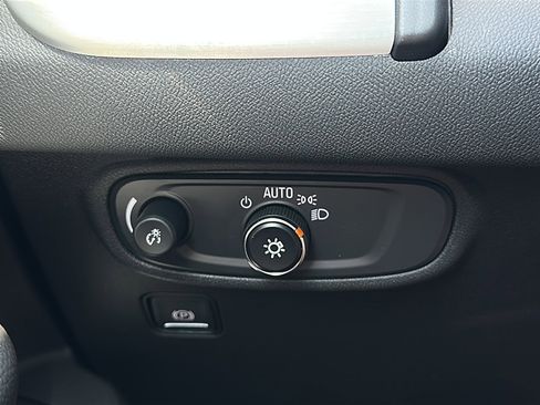 Used 2023 GMC Terrain SLE w/ Elevation Edition image 35