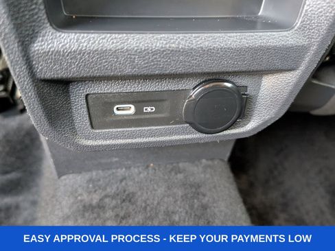 Used 2024 Volkswagen Tiguan SE image 18