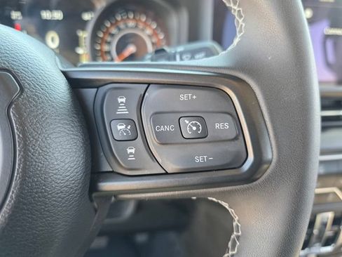 Used 2025 Jeep Wrangler Unlimited Rubicon AWD/4WD image 22