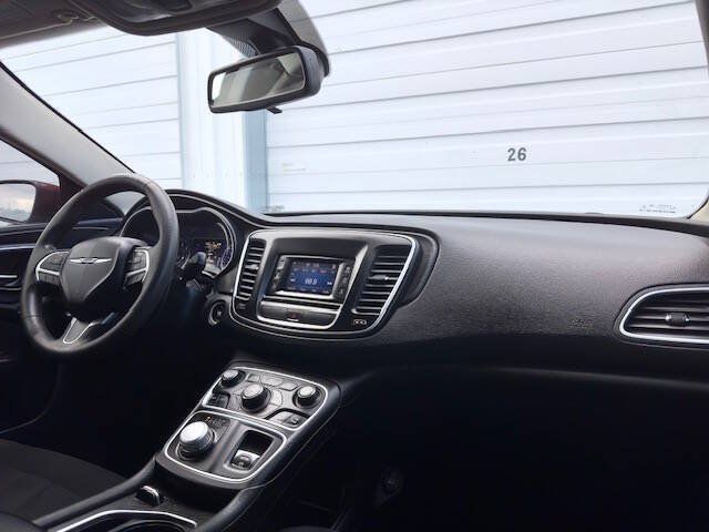 Used 2015 Chrysler 200 Limited FWD image 13