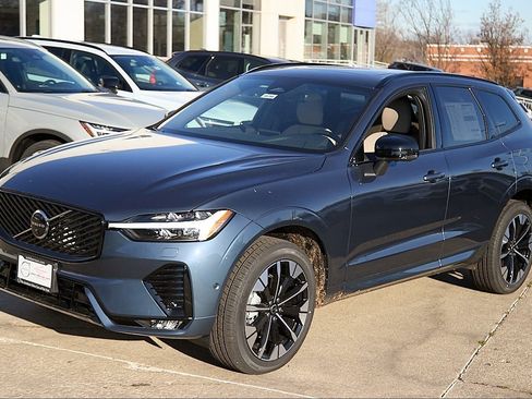 New 2026 Volvo XC60 B5 Plus w/ Climate Package image 6