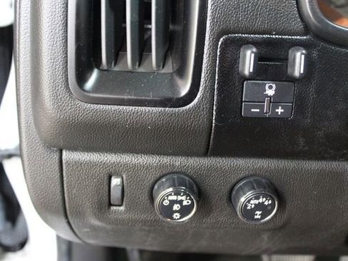 Used 2017 Chevrolet Colorado LT AWD/4WD image 13