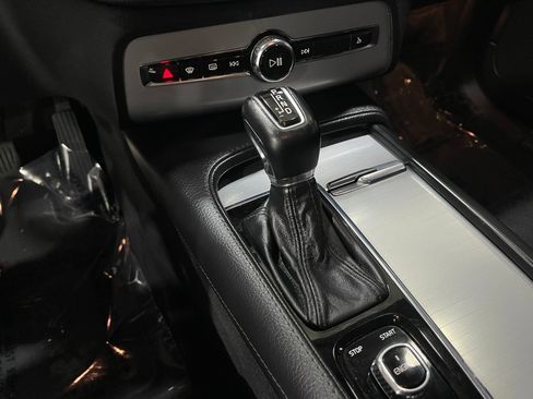 Used 2017 Volvo XC90 T5 Momentum w/ Vision Package image 28