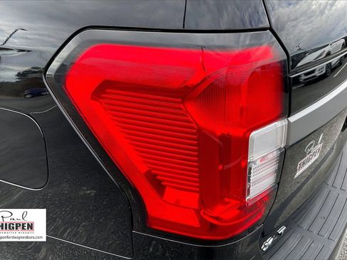 Certified 2024 Ford Expedition XLT image 30