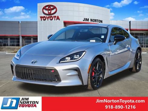 Used 2026 Toyota GR86 Premium w/ Performance Package RWD image 4