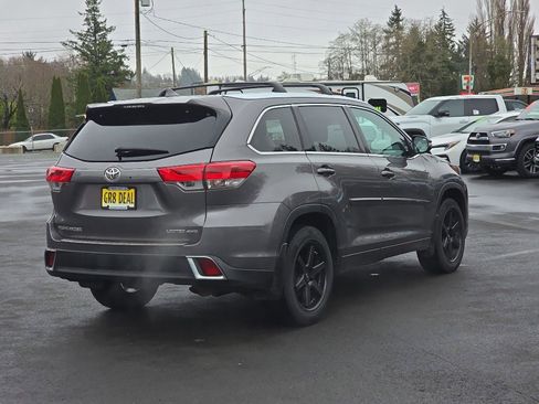Used 2018 Toyota Highlander Limited Platinum image 5