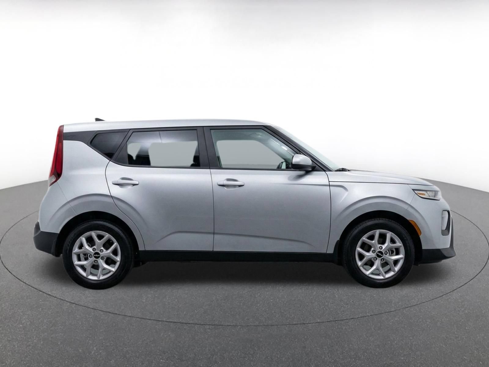 Used 2025 Kia Soul LX w/ LX Technology Package FWD image 13