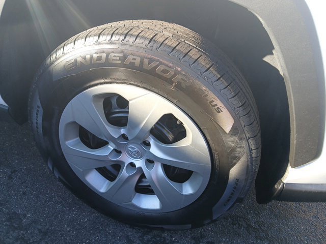 Used 2021 Toyota RAV4 LE FWD image 9